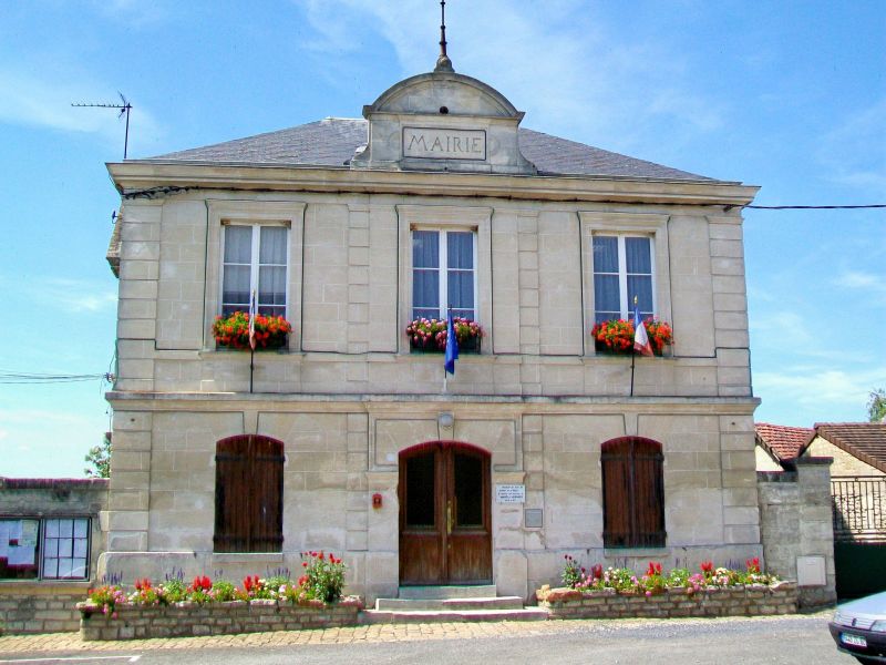 saint-vaast-les-mello_-60-_mairie-_place_andre-ochlust