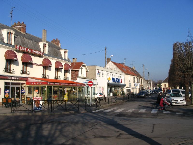 chambly_-_place_charles_de_gaulle_-_1