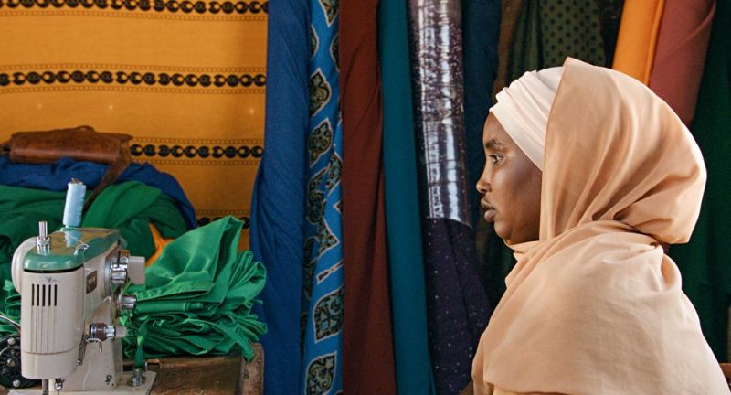 the-village-next-to-paradise_mo-harawe_4_-freibeuterfilm-1024x553