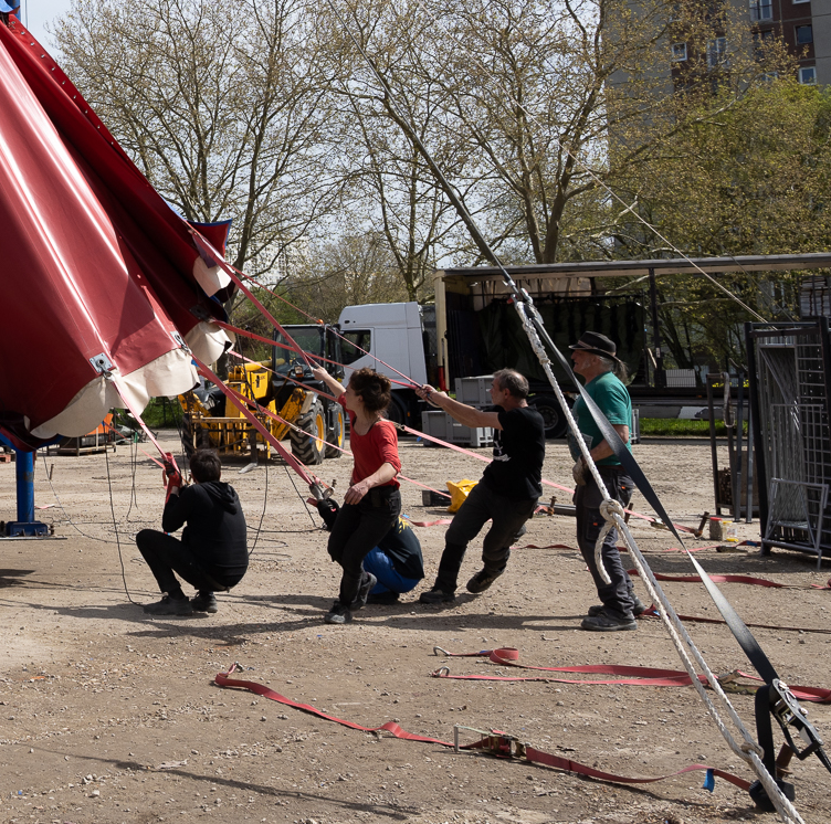 img_montagechapiteau_lenvolee_coupee-1