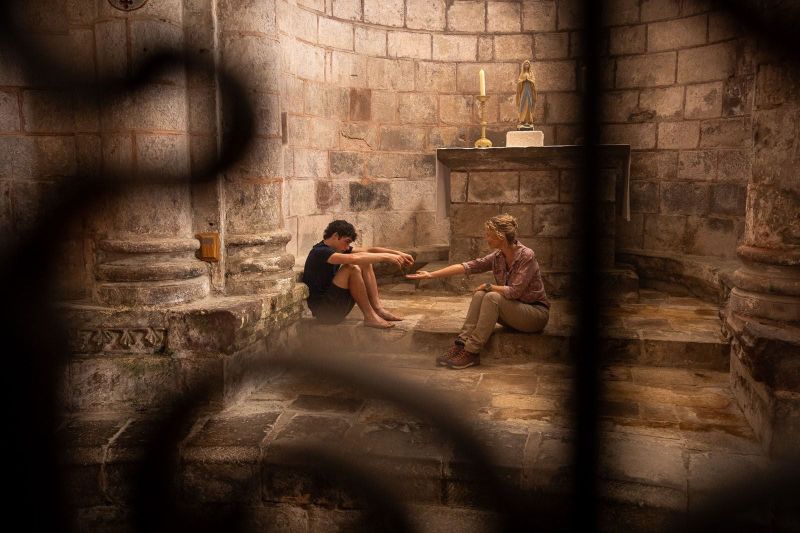 copyright-2025-marie-camille-orlando-eveya-productions-page-films-apollo-films-distribution-france-3-cinema-auvergne-rhone-alpes