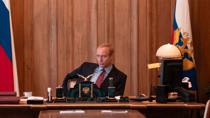 lemagedukremlin_o-assayas-photo-17-c-carole-bethuel