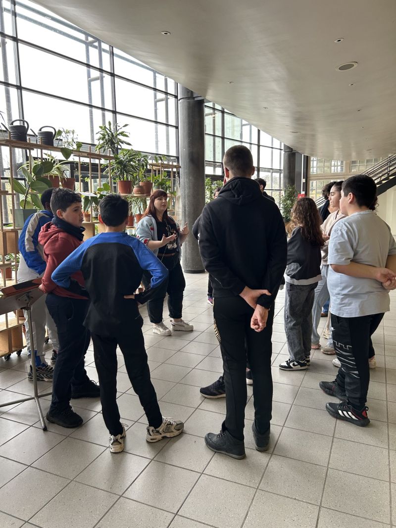 2025.01.29-visite-guidee-avec-le-college-j.j.-rousseau-de-creil-lola-lefeuvre-1